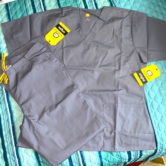 🤍Wonder Wink Scrub Set NWT - Picture 1 of 8